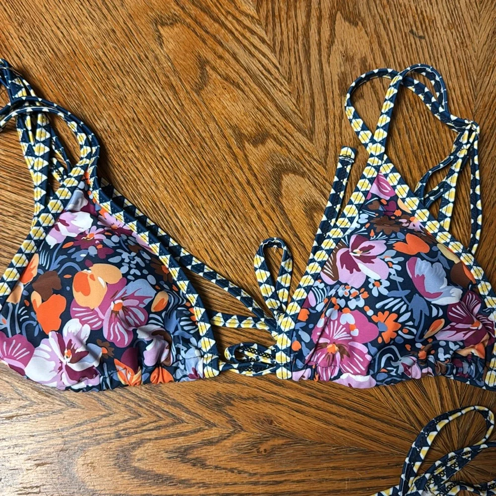 Soly hux NWOT S SEXY Floral with Geometric Trim CHEEKY TRIANGLE BIKINI SET - Picture 3 of 6